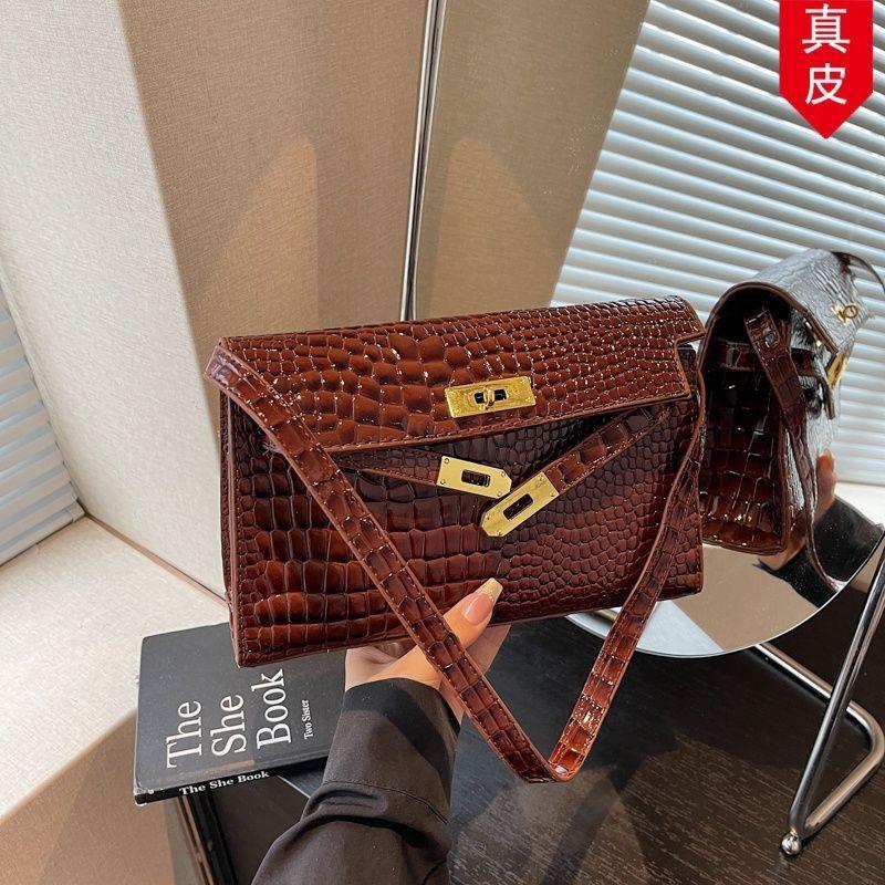 装斜包小扣高配鳄鱼包金日常真皮黑色防水跨街能出纹版百搭通勤方