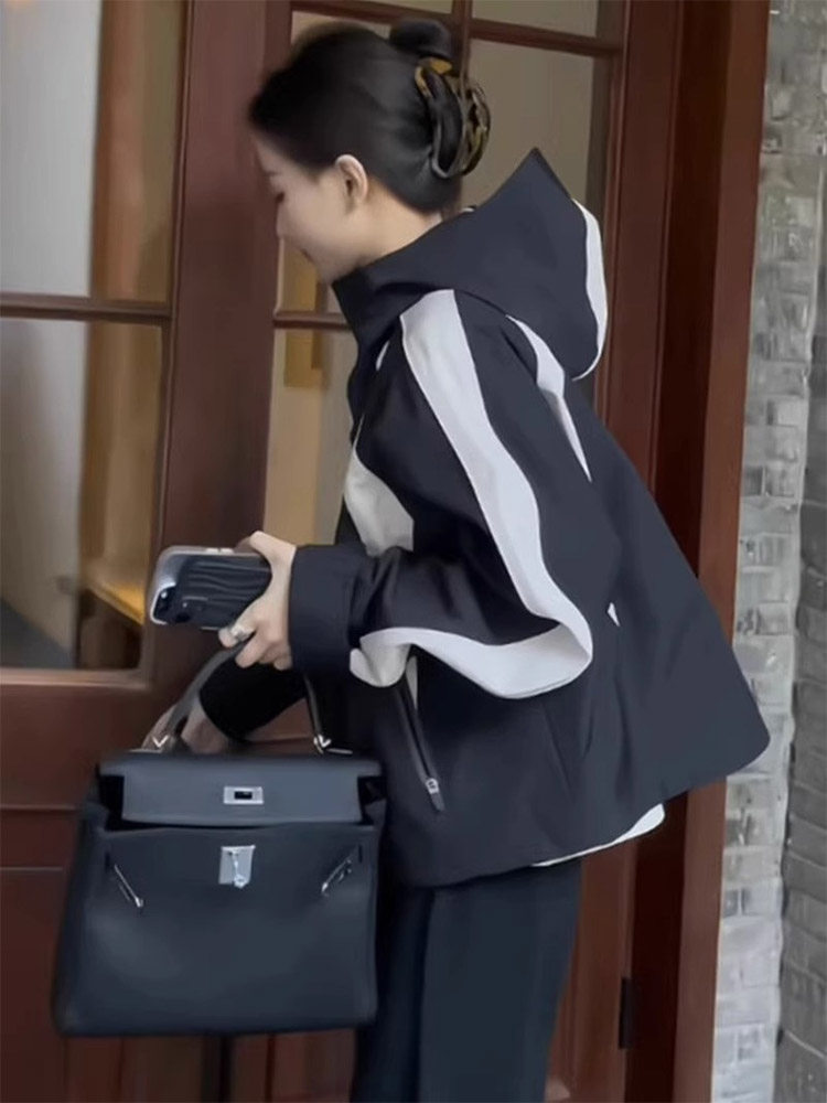 潮牌连帽冲锋衣女短款2025春秋新款小个子休闲高级感爬山夹克外套