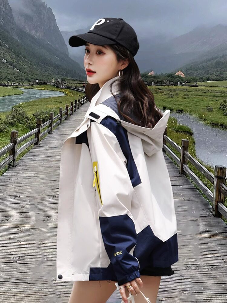 潮牌冲锋衣男女春秋2025新款防水防风衣外套云南川西户外旅游穿搭