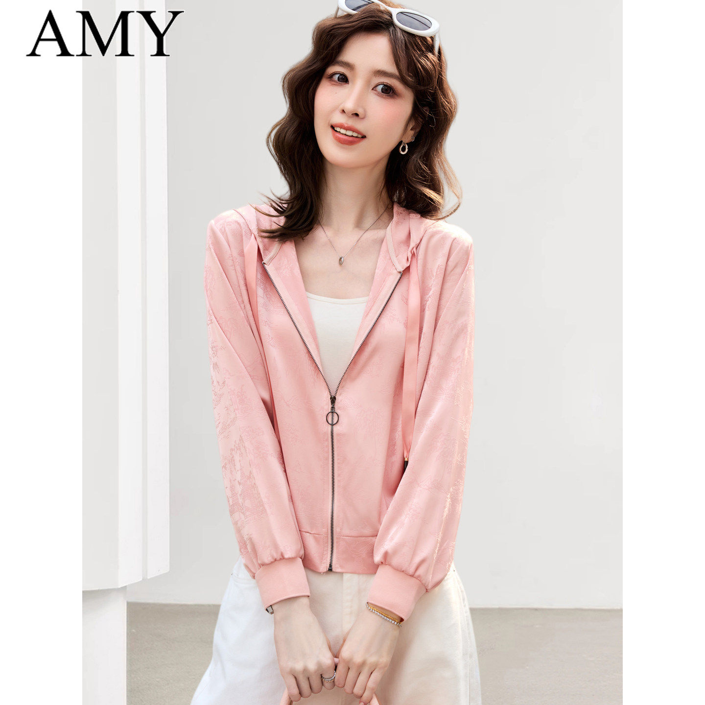 2026春装新款运动风拉链连帽短外套雪纺防晒开衫小个子外搭上衣女