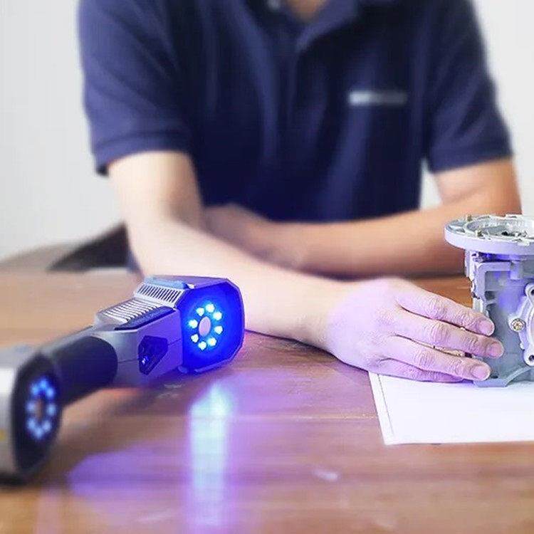 天远UE7/11手持3d激光扫描仪三维计量级模型检测抄数机金属铸件