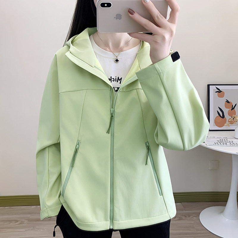 户外运动风连帽春秋薄冲锋衣女