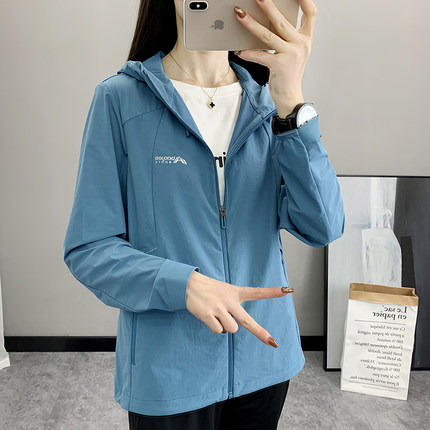 春秋新款品牌冲锋衣女户外运动透气风衣徒步连帽登山服外套套装
