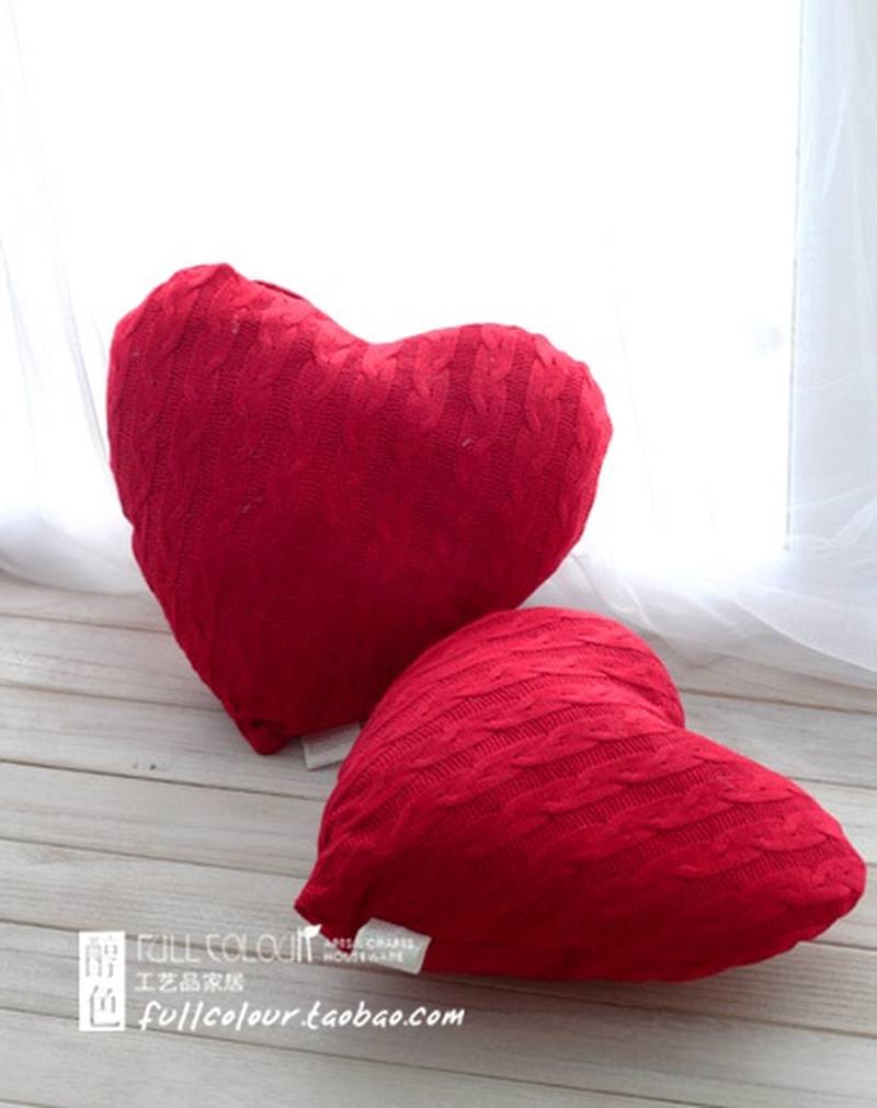 北欧简约爱心形针织钩花喜庆婚庆结婚礼物床上靠垫情侣抱枕对枕