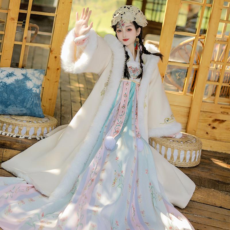 原创汉服女成人冬季齐胸拜年服加绒连帽斗篷古风襦裙日常加厚外套