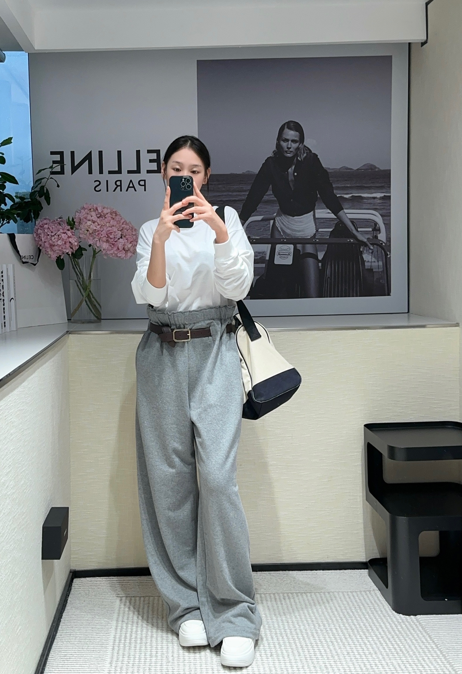 套装宽领字母长袖T高腰花苞卫裤