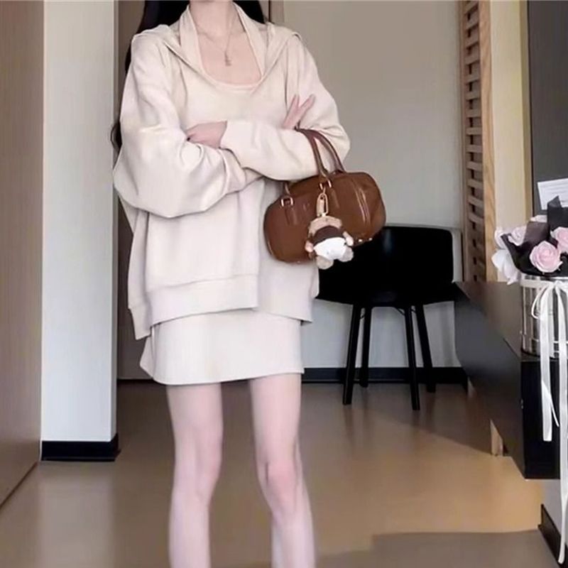 早秋韩系穿搭卫衣挂脖吊带连衣裙女两件套装裙子慵懒又a又飒套装