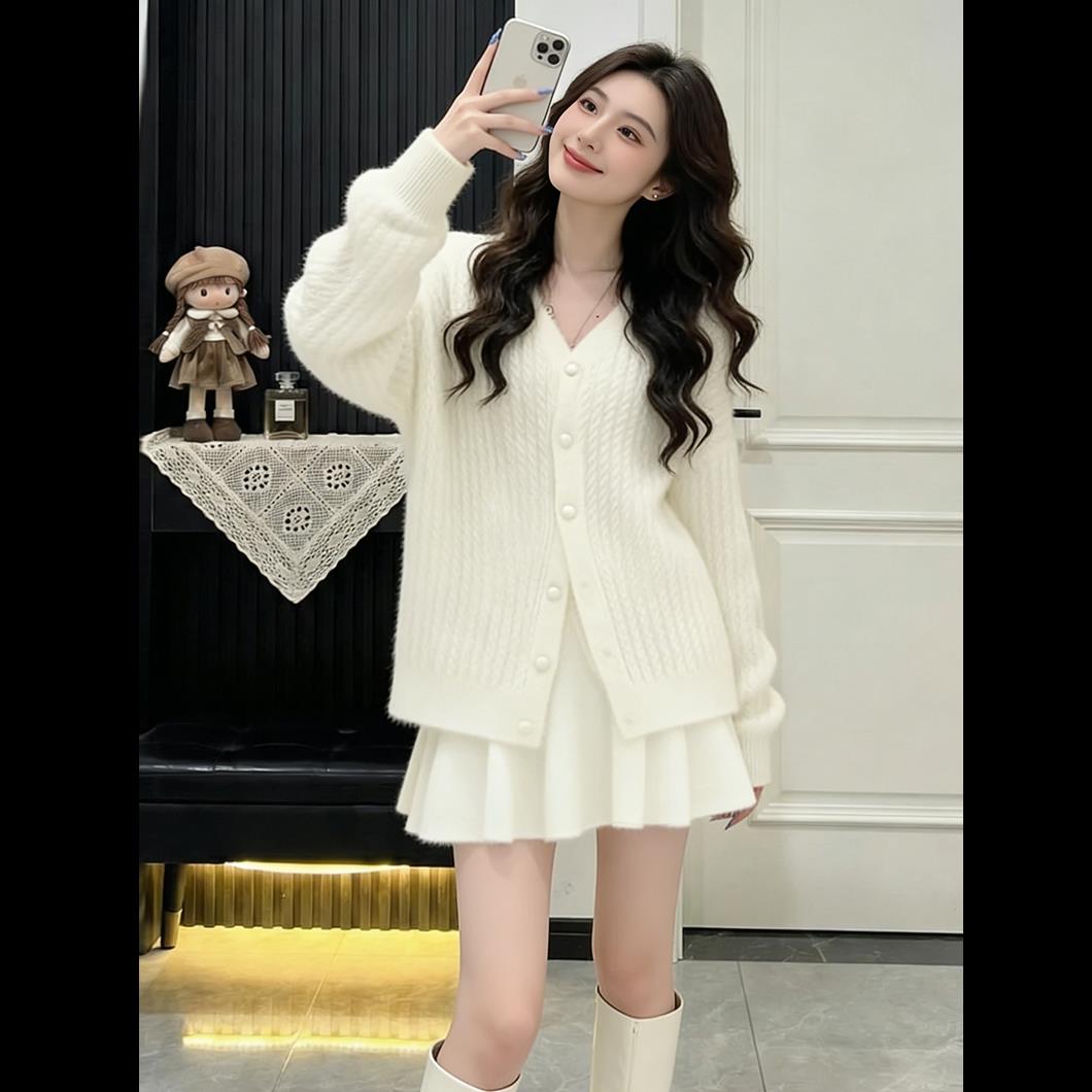 超好看小香风白色针织连衣裙女秋季2026新款韩系穿搭一整套装短裙