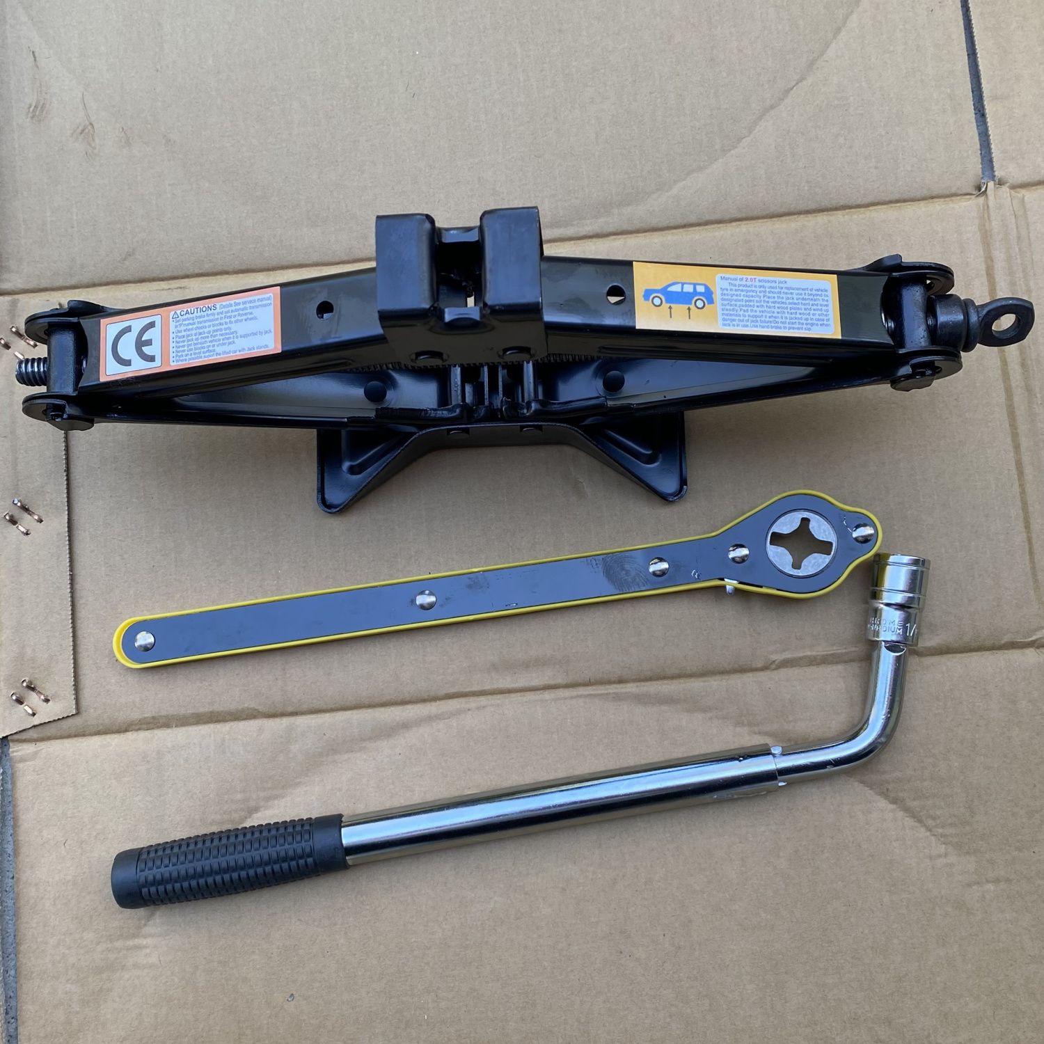 适合帝豪几何A/C比亚迪秦EV秦80千斤顶2T千斤顶和21的扳手