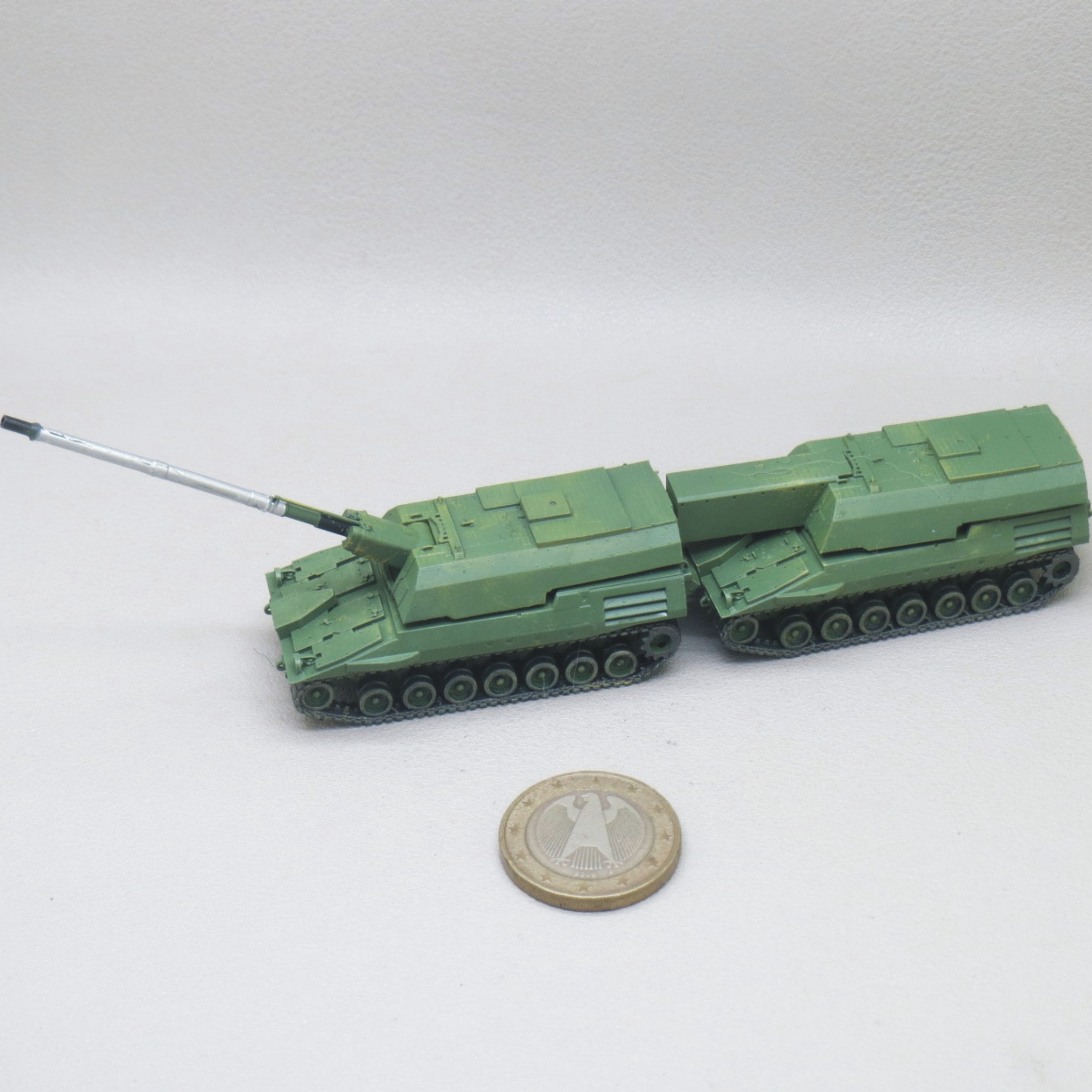 【现货】1/144现代美军 XM2001 155mm榴弹炮 +XM2002 弹药车