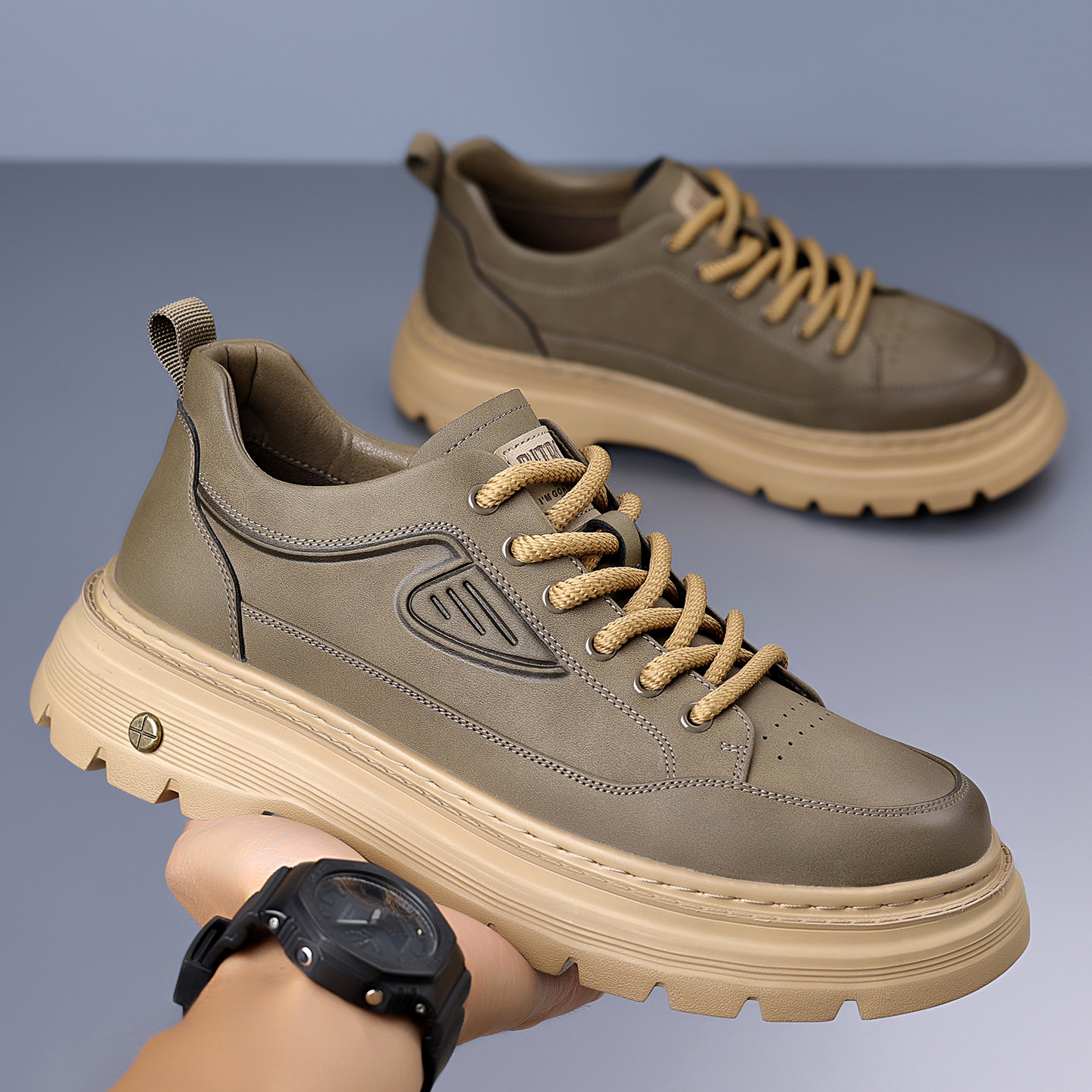 男板鞋2025新款休闲皮鞋真皮软底潮流百搭英伦风运动男士板鞋潮款