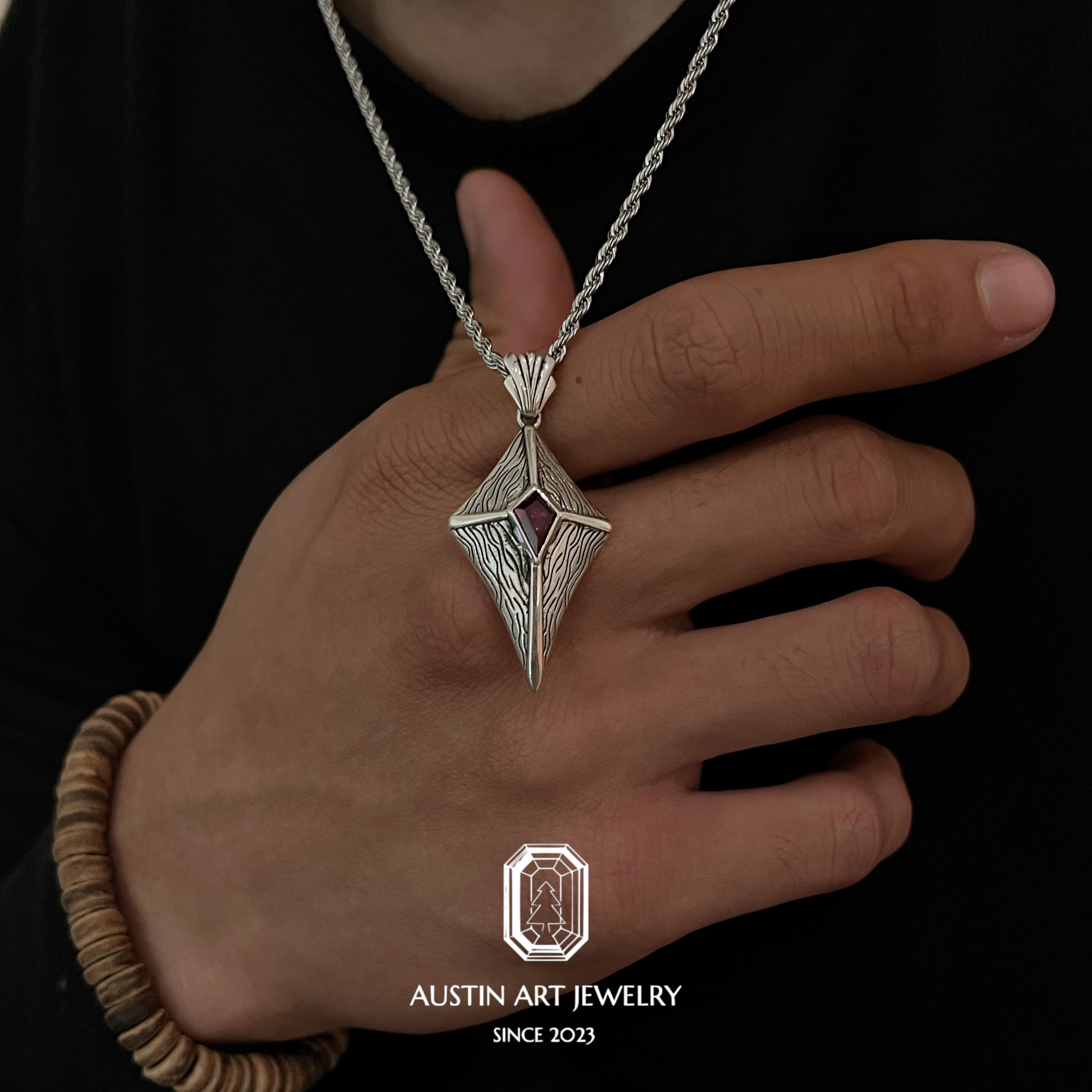 AUSTIN翱森·守护之盾中吊坠项链 复古纹理 培育红宝石 925银做旧