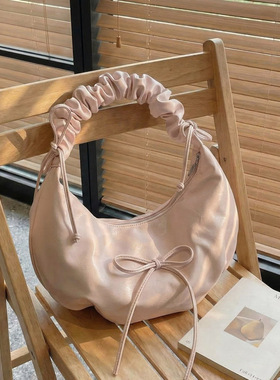 韩版精致包包女2026新款潮时尚单肩包简约流行外出斜挎外出水桶包