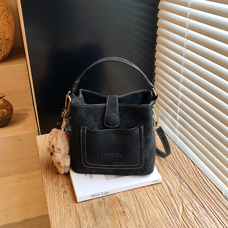 2025新款高级感时尚百搭水桶包