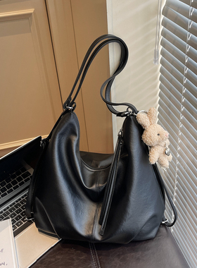 休闲大容量包包女2026新款斜挎包外出时尚通勤单肩轻便简约水桶包