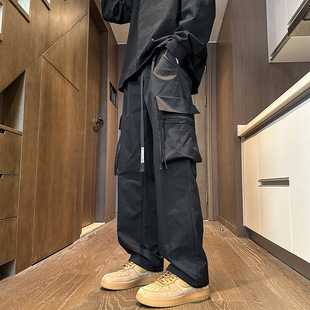 春季防泼水冲锋裤男美式机能登山裤工装裤搭配马丁靴的裤子女