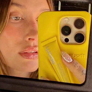 Hailey新款苹果17夏季限定柠檬黄口红手机壳适用iPhone16唇膏手机壳海莉同款rhode唇釉手机壳柠檬肽唇膏唇彩