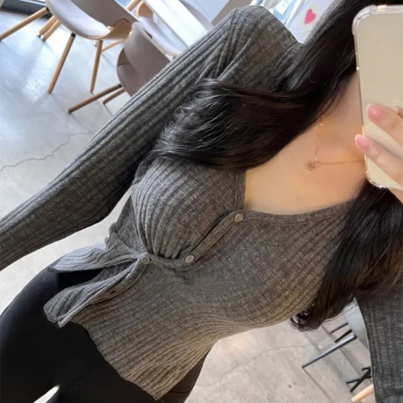 纯欲风性感女人味秋冬新款气质v领侧纽扣收腰修身显瘦长袖t恤上衣