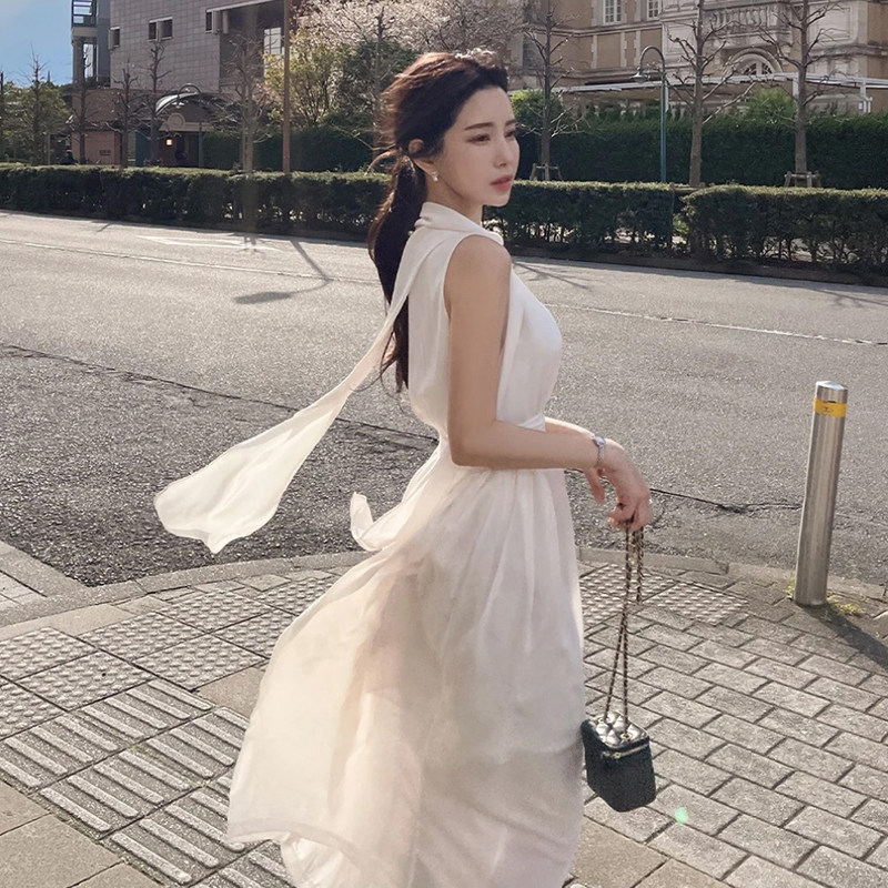 纯欲风夏季新款高级感连衣裙女仙女气质收腰显身材围巾领背心裙潮