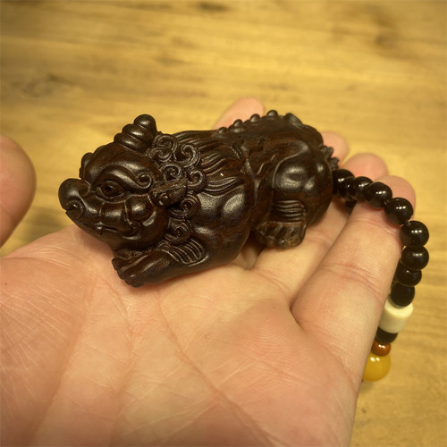 沉香木雕刻独角貔貅手把件