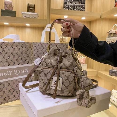 酷奇帆布包包价格 酷奇帆布包包图片 星期三