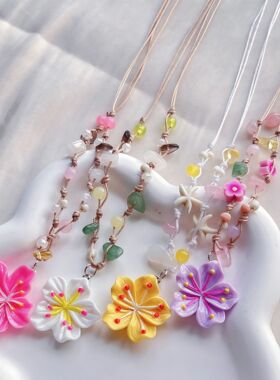 Four-colorflowernecklace