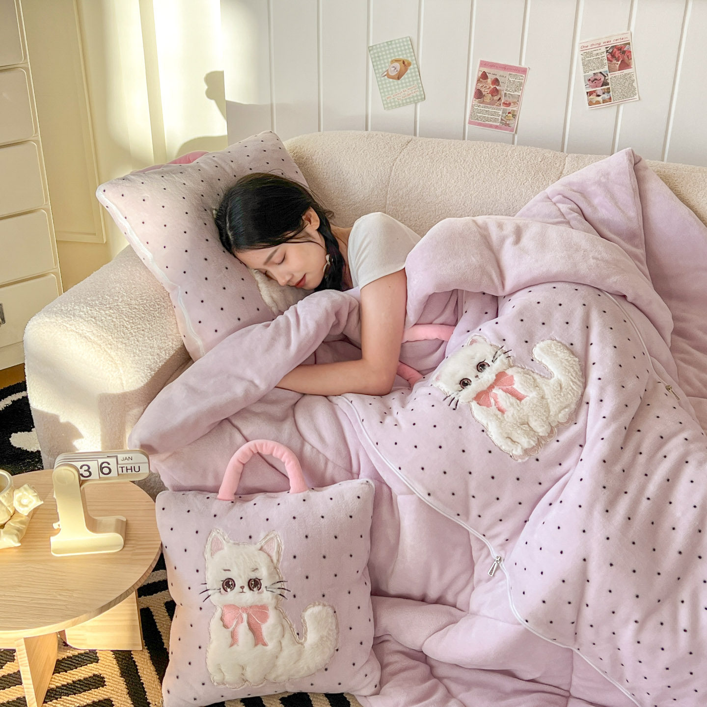 牛奶绒 加厚 抱枕车用被子两用2025新款沙发靠枕二合一冬季枕头被,居家布艺,抱枕被,淘宝优惠券,粉丝福利购,淘宝优惠卷