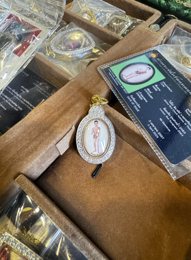 泰国佛牌· 爱凯本庙·陶瓷面locket版本·白色自身· 泰国直邮