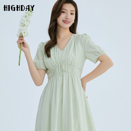 highday轩日2026夏季新款修身显瘦V领女裙商场款度假风短袖连衣裙