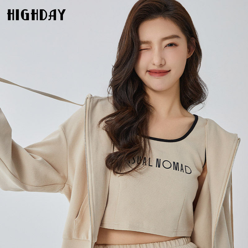 highday轩日2024春秋商场新款运动短款上衣女甜美字母休闲小背心