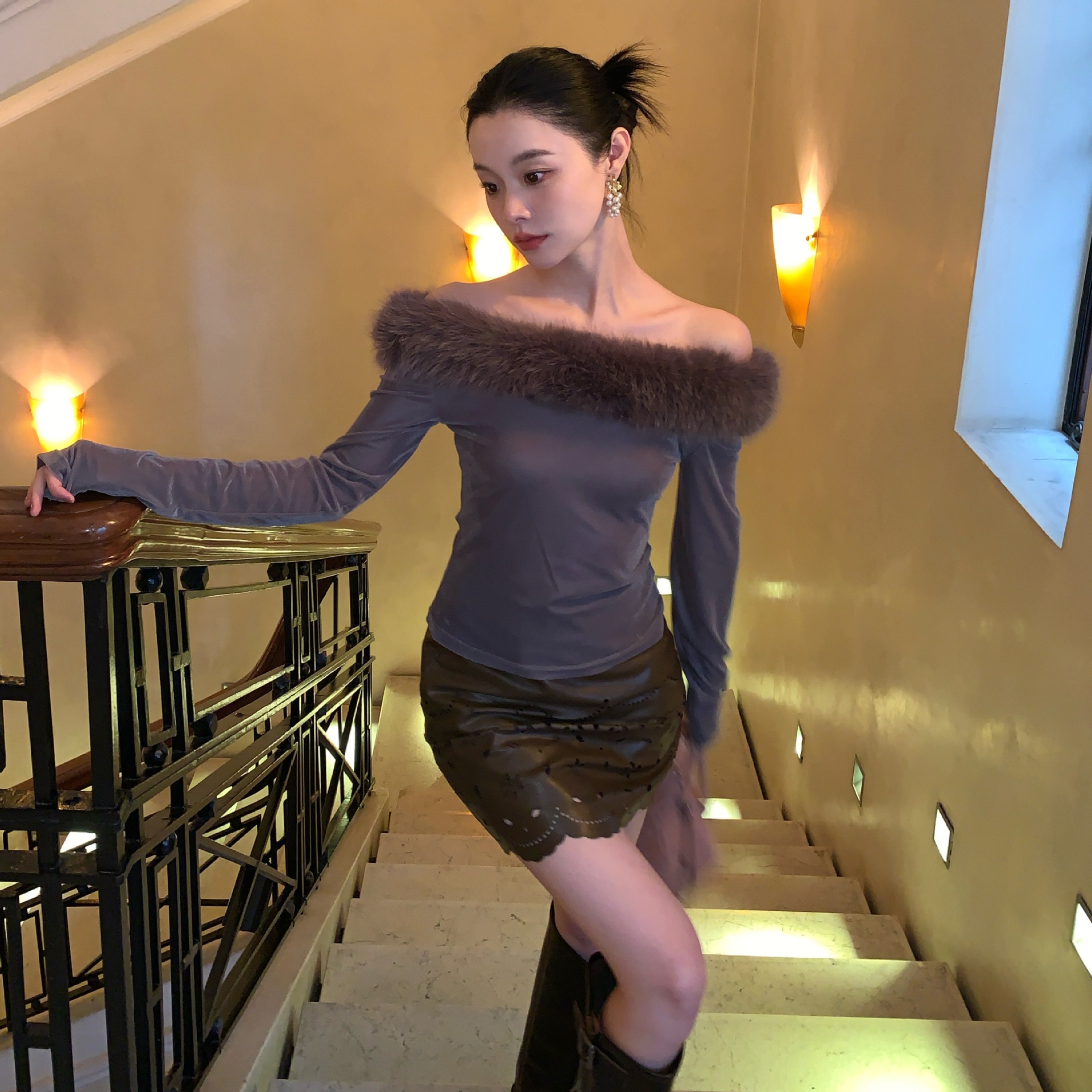 【诠释】NEWOPEN25冬美式辣妹纯欲风长袖露肩毛领修身打底衫F6592