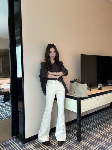 奶白色磨毛微喇牛仔裤女25冬季新款复古高腰修身显瘦百搭TF847