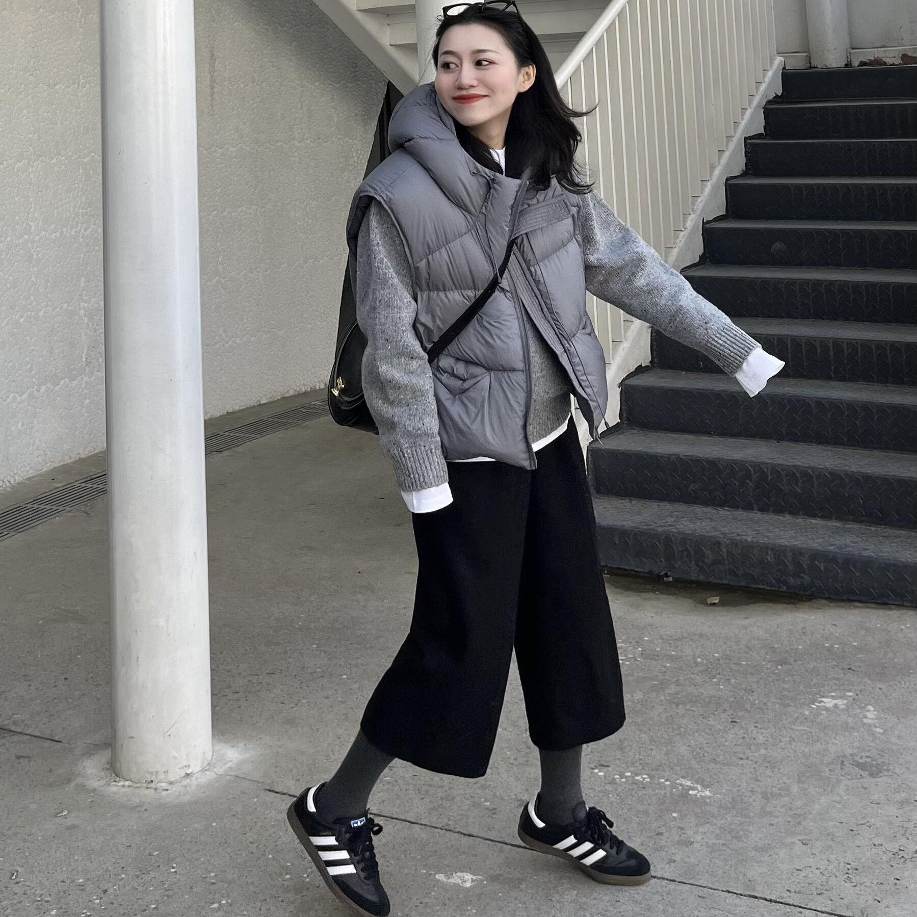 连帽羽绒马甲女2025新款秋冬白鸭绒欧货马夹背心坎肩外套轻薄外穿