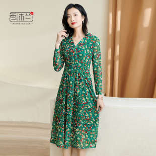 香沐兰2026春装V气质妈妈过膝长袖连衣裙女绿色碎花气质显瘦裙子