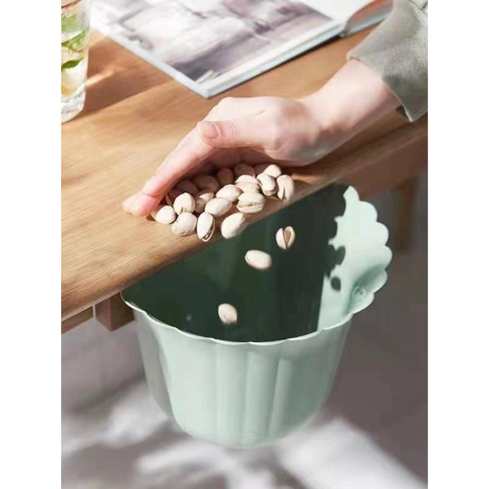 Multi functional wall mounted flower trash can多功能垃圾桶