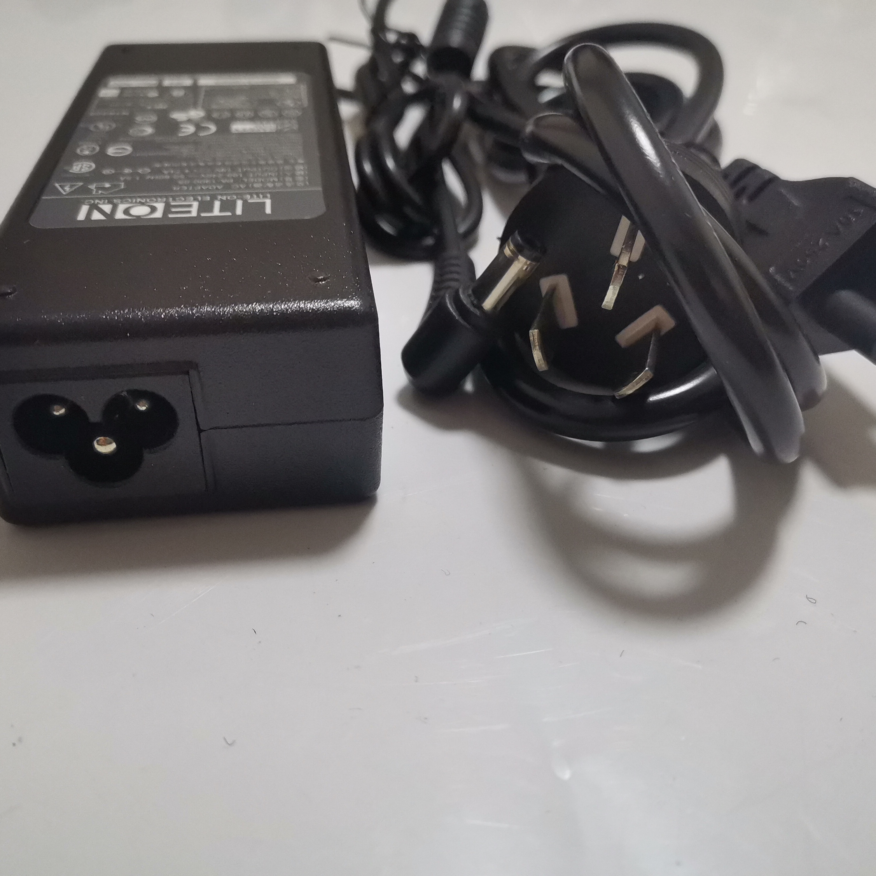 适用 HKA09019047-6D 19V4.74A充电器电源适配器线投影仪电源