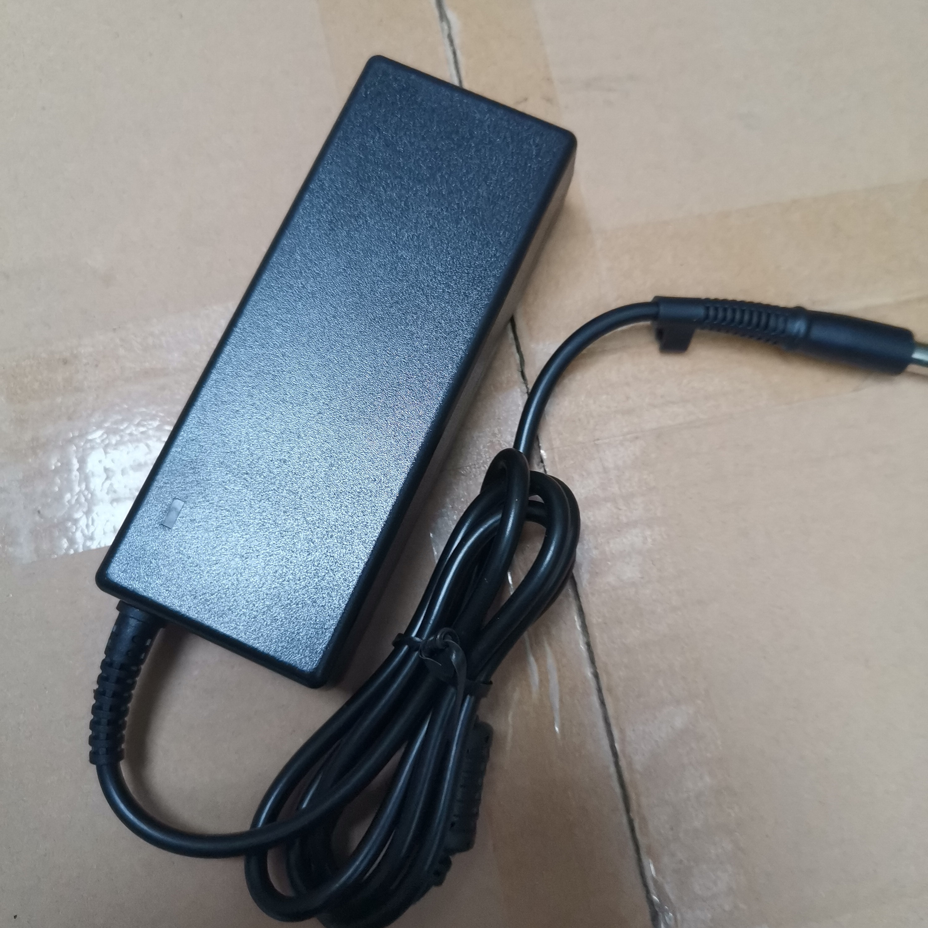 惠普PPP012L-E PPP012H-S笔记本电脑19V4.74A电源适配器充电线90W