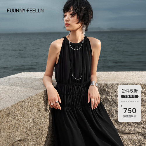 高级感挂脖度假连衣裙A字小黑裙