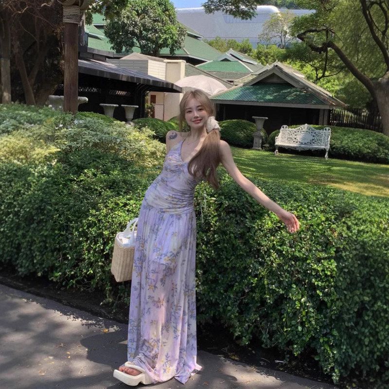 海边度假风碎花挂脖吊带连衣裙女夏季2025新款辣妹网纱露背a字裙