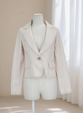 春秋新款女纯色西装领长袖单排扣蕾丝边短外套修身遮肉显瘦36955