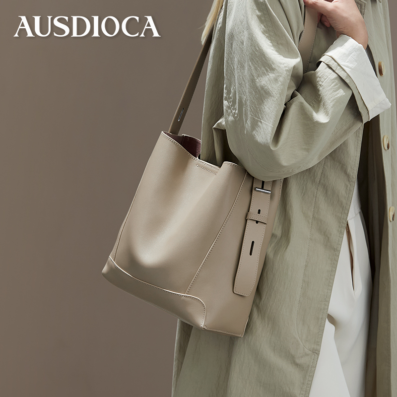 真皮水桶包女2025新款时尚高级感