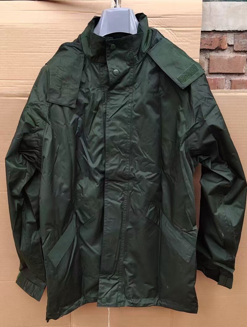 正版橄榄绿分体雨衣户外旅行垂钓露营魔术贴款带后兜绿色套装雨衣