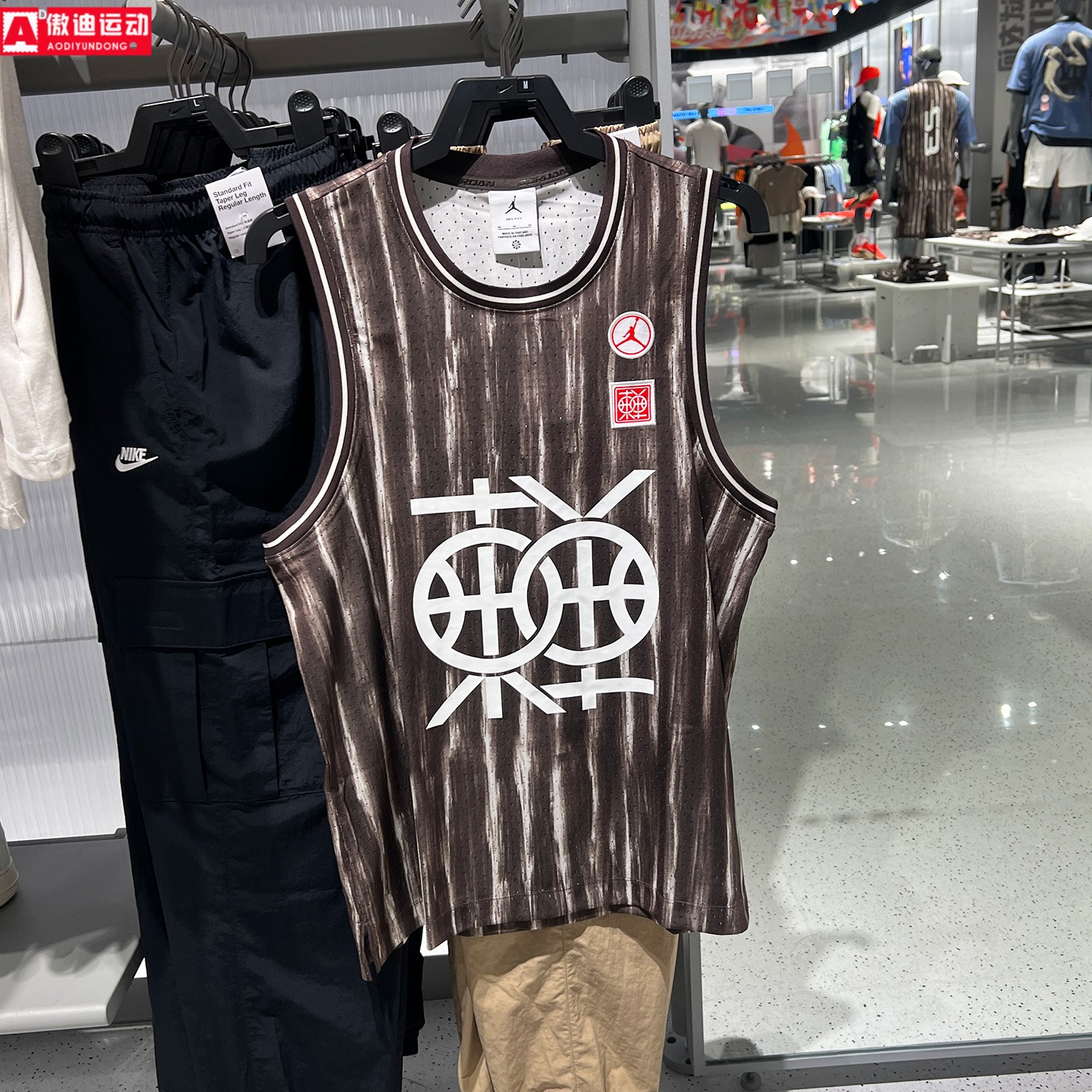 耐克男装2026秋款时尚潮流速干网眼布篮球无袖运动背心IR6537-220