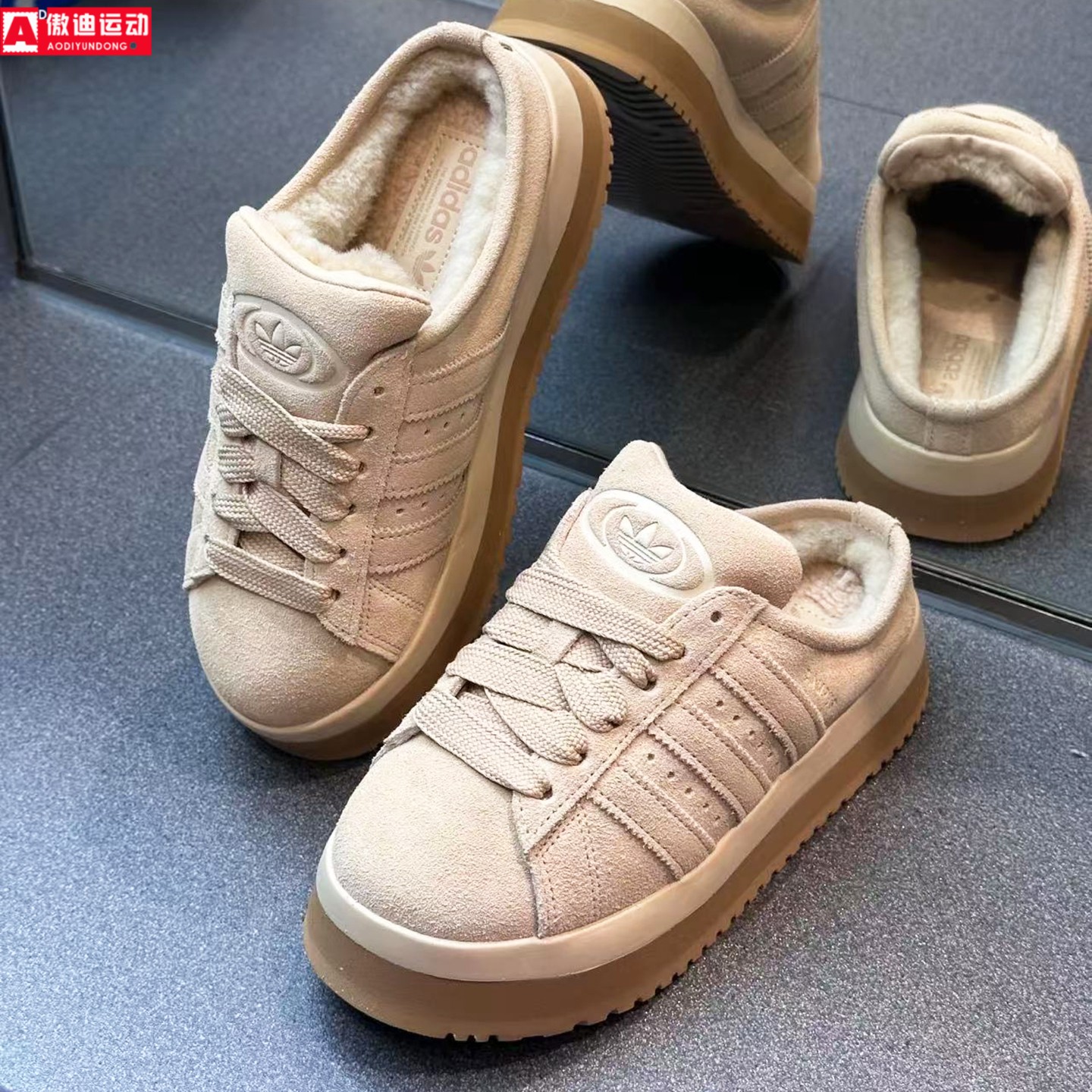 阿迪达斯三叶草女鞋面包鞋