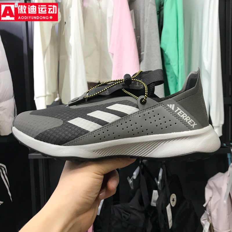 阿迪达斯一脚蹬运动休闲跑步鞋