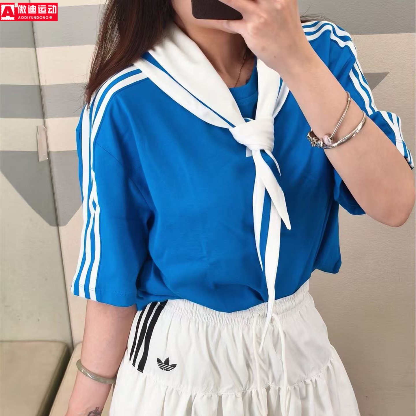adidas阿迪达斯女子2026夏新款三条纹短款T恤纯棉短袖上衣 KZ4180