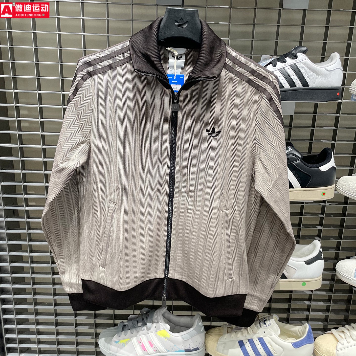 阿迪达斯三叶草女2026秋款经典漏斗领撞色条纹休闲夹克外套KX1868