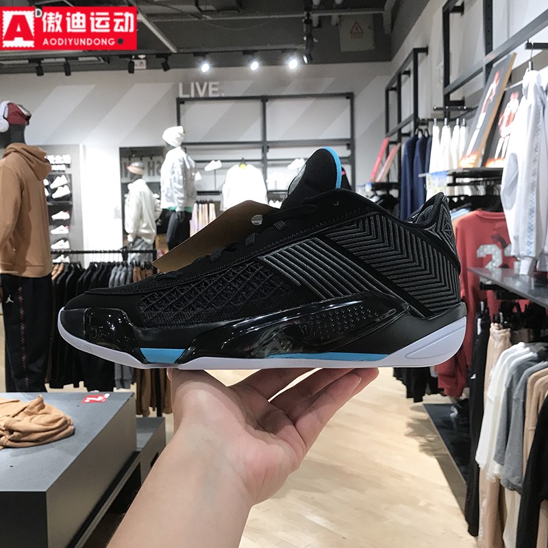 耐克减震舒适透气篮球鞋