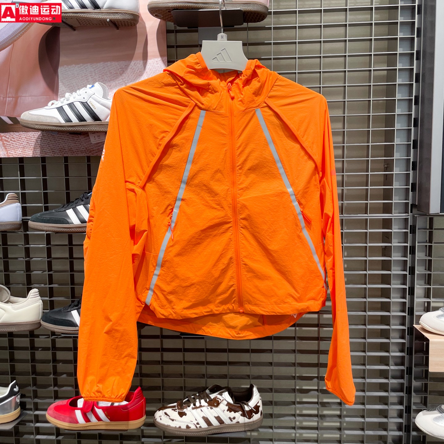 阿迪达斯adidas女装2026新款户外防风夹克休闲运动连帽外套KD4375