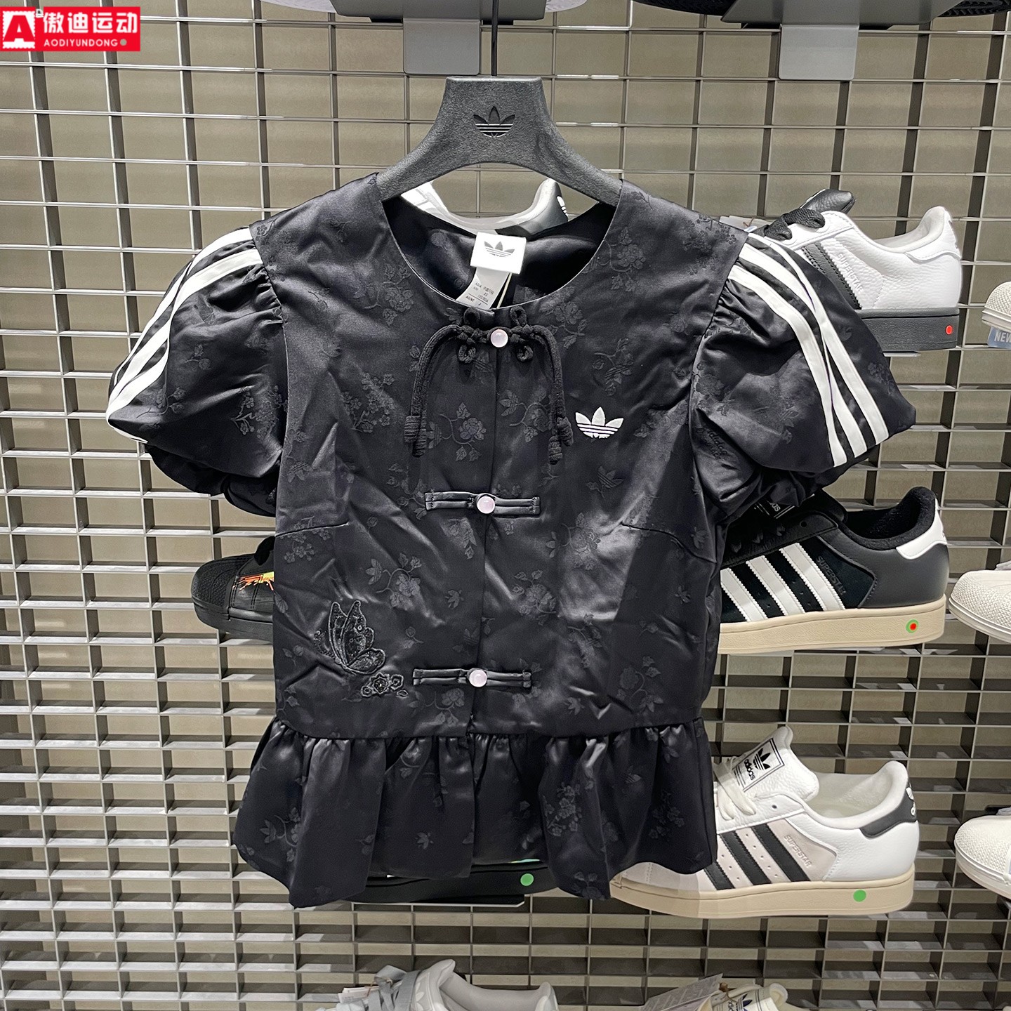 阿迪达斯三叶草女2026秋季款新中式泡泡袖提花休闲短袖上衣LD6443